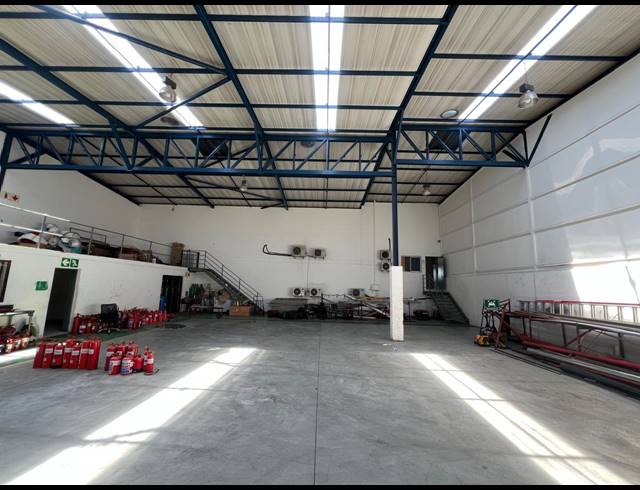 1,093M² WAREHOUSE TO LET IN STRIJDOMPARK